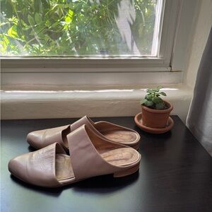 Zou Xou Tan Leather Mules